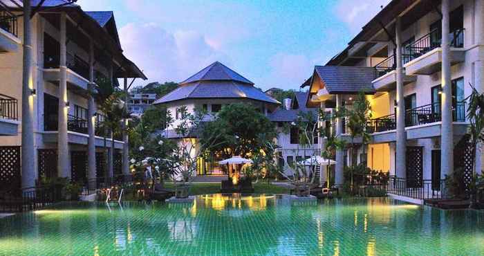 Kolam Renang Navatara Phuket Resort (SHA Plus+)