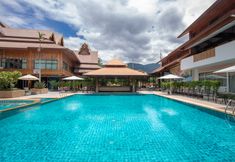 สระว่ายน้ำ 7 Khum Phucome Hotel