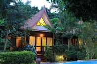 สระว่ายน้ำ Baan Duangkaew Resort SHA Extra Plus