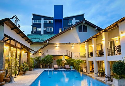Swimming Pool Locals The Nest Resort Patong