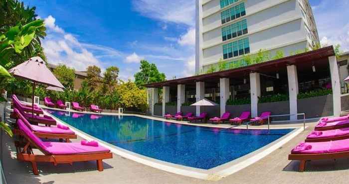 Swimming Pool Amaranth Suvarnabhumi Hotel