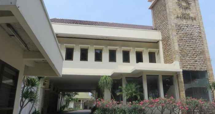ภายนอกอาคาร Hotel Adisurya Kediri