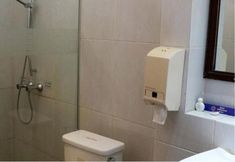 객실 내 욕실 3 Hotel Adisurya Kediri