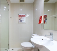 In-room Bathroom 5 Red Planet Phuket Patong (SHA Extra Plus+)