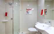 Toilet Kamar 5 Red Planet Phuket Patong (SHA Extra Plus+)