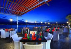 レストラン 6 Swiss-Belhotel Silae Palu