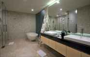In-room Bathroom 4 Villa Aquila