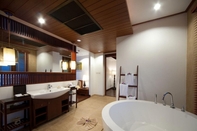 In-room Bathroom The Sarann