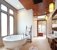 In-room Bathroom 7 The Sarann