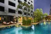 Swimming Pool Grand Mercure Bangkok Atrium