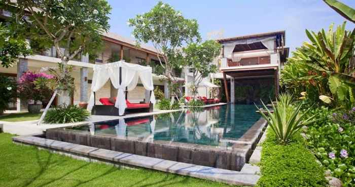 Swimming Pool Villa Kemala