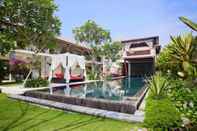 สระว่ายน้ำ Villa Kemala