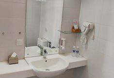 In-room Bathroom 2 Hotel Ruby Syari'ah