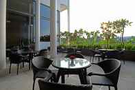 Bar, Cafe and Lounge Premier Place Surabaya Airport