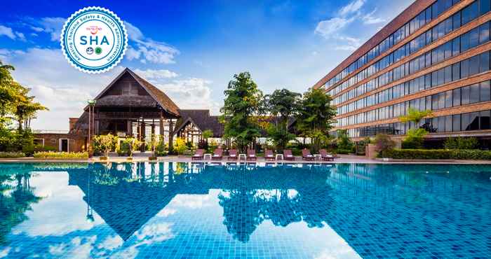 Swimming Pool Lotus Hotel Pang Suan Kaew
