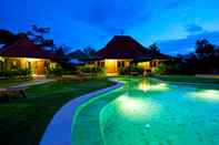 Kolam Renang Three Monkeys Villa