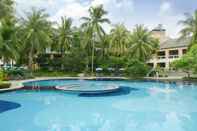 Kolam Renang Lake View Resort & Golf Club