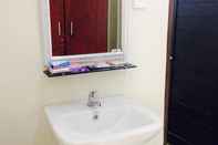 In-room Bathroom Puri Kelapa Guest House