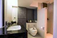 In-room Bathroom Nouvo City Hotel