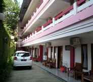 Bên ngoài 5 Rose Inn Pangandaran