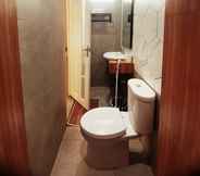 In-room Bathroom 3 Rose Inn Pangandaran