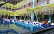 สระว่ายน้ำ 5 Holiday Beach Inn Pangandaran