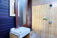 Toilet Kamar Sunrise Huts Lembongan