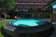 สระว่ายน้ำ Pesona Beach Inn Hotel