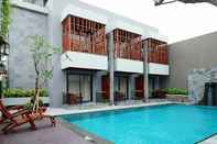 Swimming Pool Grand Laguna Hotel & Villa Solo