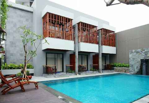 Kolam Renang Grand Laguna Hotel & Villa Solo