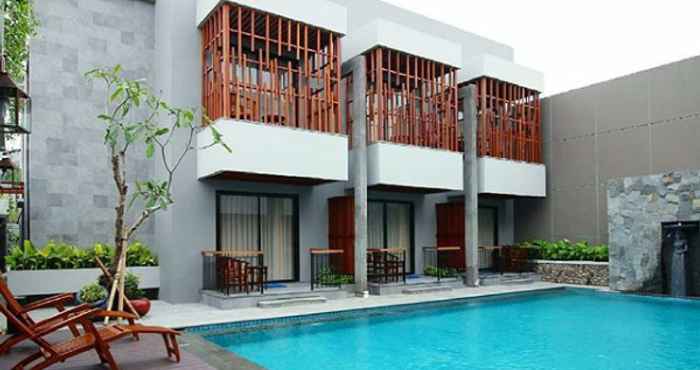 Swimming Pool Grand Laguna Hotel & Villa Solo