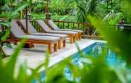 Swimming Pool 4 Pesantian Villa and Warung