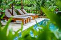 Swimming Pool Pesantian Villa and Warung