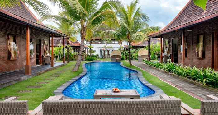 Kolam Renang Arton Resort & Beach Club