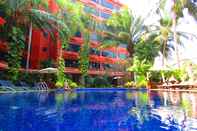 Swimming Pool Nova Park Hotel