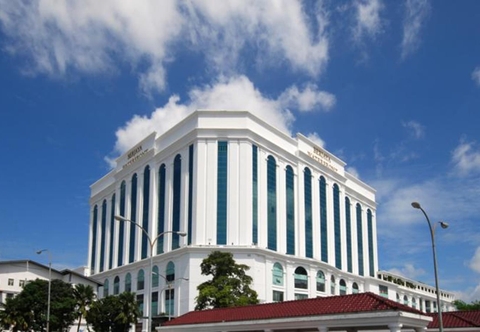 Exterior Berjaya Waterfront Hotel