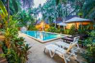 Swimming Pool Sunda Resort