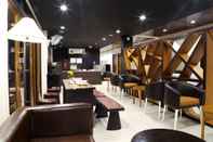 Quầy bar, cafe và phòng lounge Sabai Hotel and Hostel