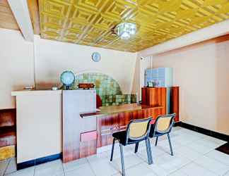 Lobi 2 OYO 90475 Mirda Gratia Hotel 