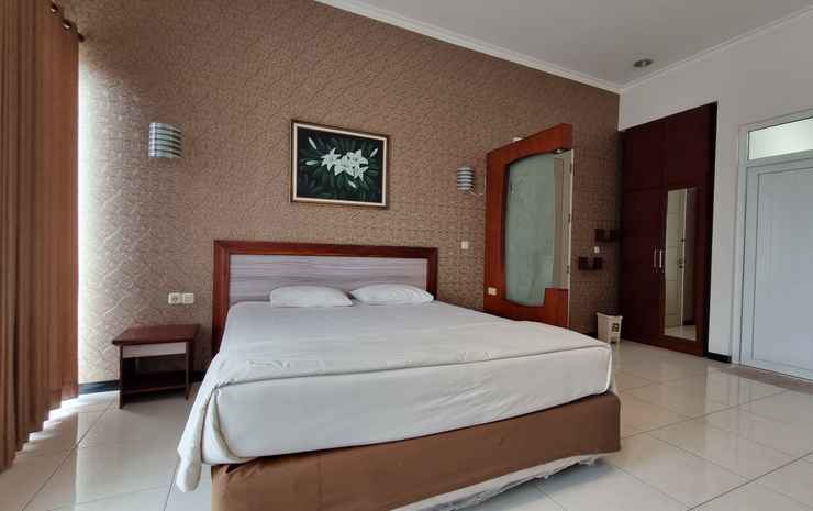 Arya Graha Hostel Semarang - Deluxe Double