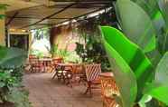 Bar, Cafe and Lounge 4 Omah Pelem Syariah Simpang Lima