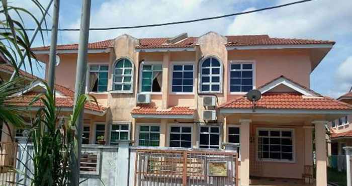 ภายนอกอาคาร Homestay Villa D'Doa Maju - Batu Burok