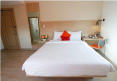 Bedroom 6 Hotel Cikini