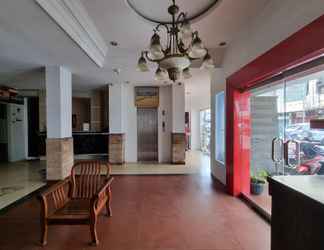 Lobby 2 OYO 90952 Hotel Grand Sirao