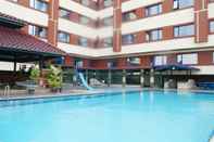 Swimming Pool Hotel Soechi International