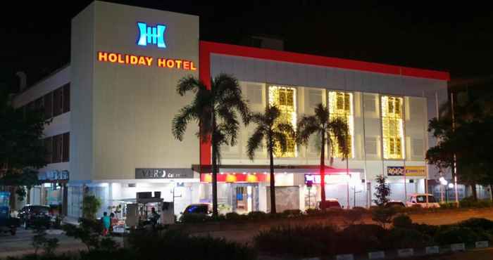 Luar Bangunan Holiday Hotel