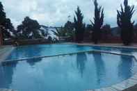 Swimming Pool Hotel Bale Arimbi