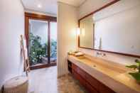 In-room Bathroom Alamanda Villa