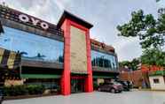 Exterior 2 OYO 996 Hotel Transit Syariah