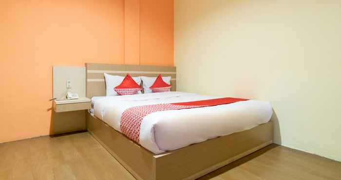 Kamar Tidur OYO 996 Hotel Transit Syariah